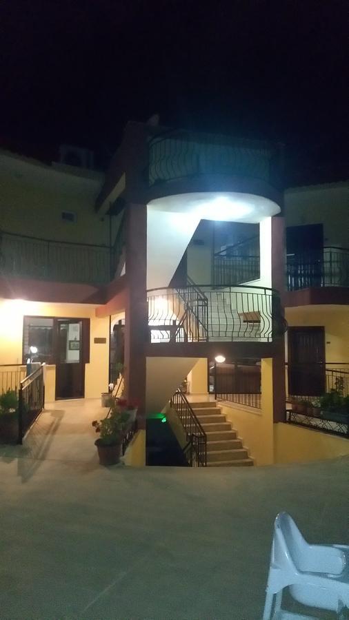 Las Palmeras Hotel Camyuva 외부 사진